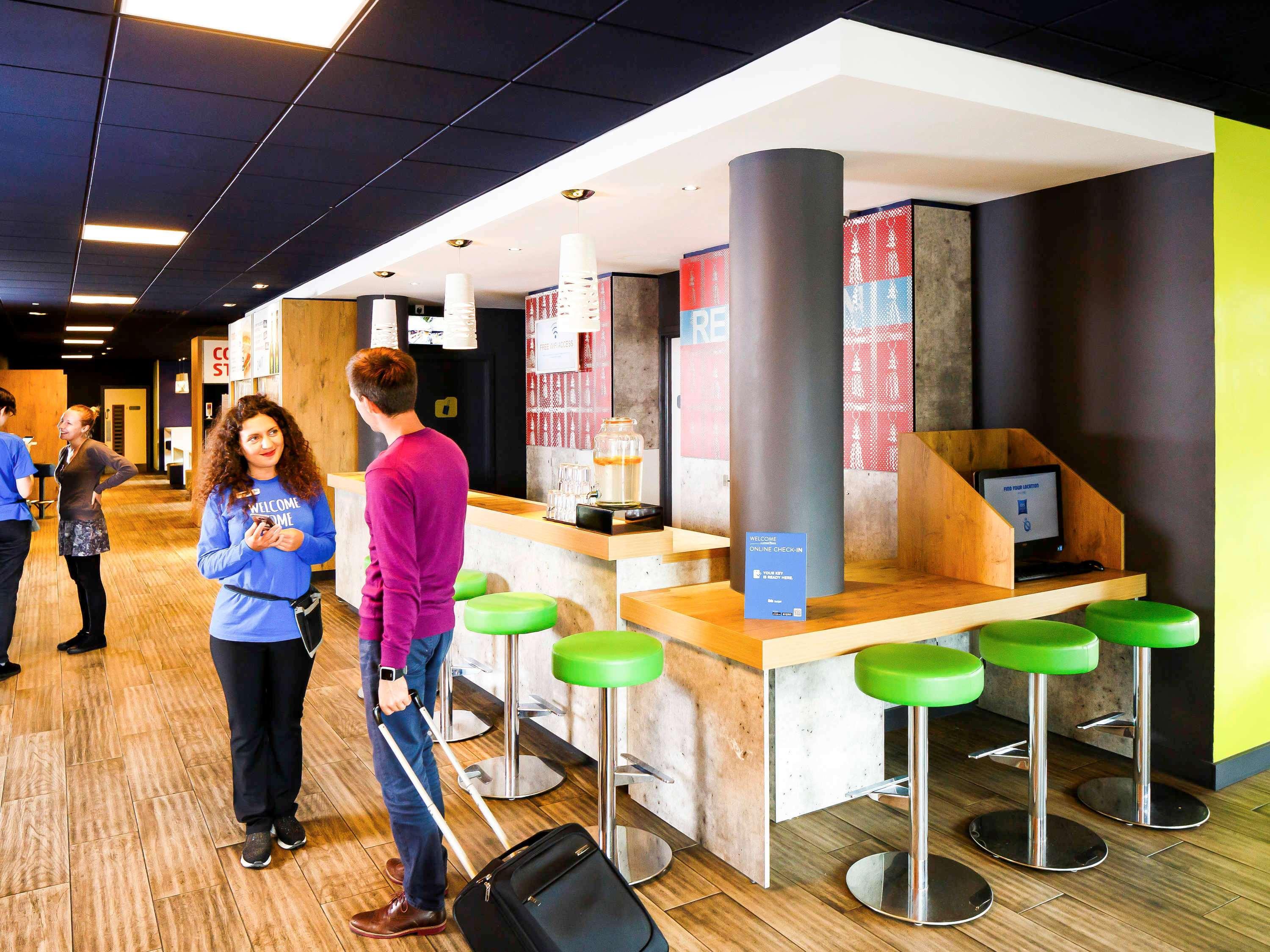 Ibis Budget Manchester Salford Quays Bagian luar foto