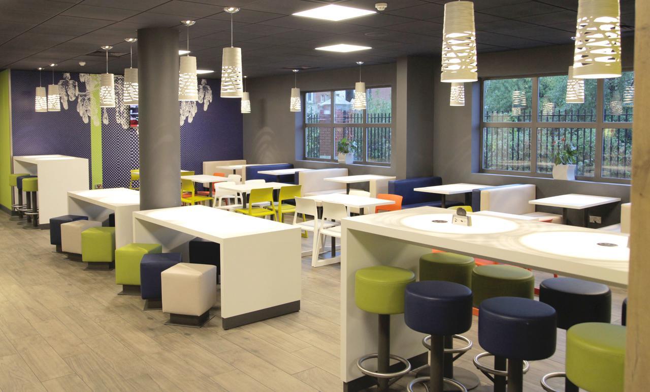 Ibis Budget Manchester Salford Quays Bagian luar foto